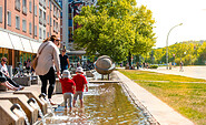Children at the fountain in Lindenallee, Foto: City Eisenhüttenstadt