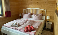 Schlafzimmer mit Doppelbett, Foto: Andreas Pätsch