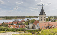 Blick vom Burgberg in Lebus auf die Kirche und die Oder, Foto: Steffen Lehmann, Lizenz: TMB-Fotoarchiv