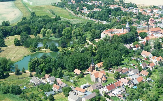 Wiesenburg von oben, Foto: Malcolm St. Julian-Bown, Lizenz: Gemeinde Wiesenburg