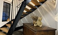 Schöner, großer, heller Flur mit Treppe ins OG, Foto: Jördis Urban, Lizenz: Haus Stenziger