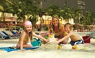 Family on the beach, Foto: ., Lizenz: Tropical Islands