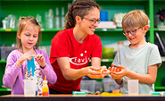 NANO Experimente, Foto: Sebastian Rost, Lizenz: Die Kinderwelt gGmbH
