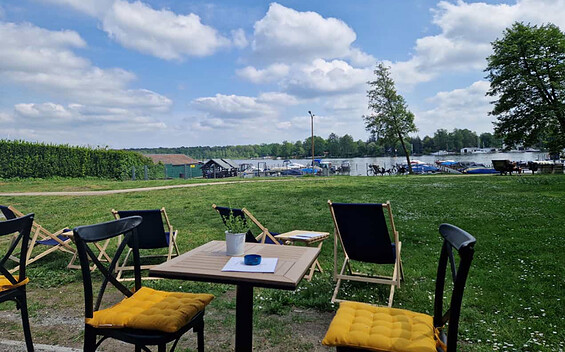 Passione - mit Blick auf den Zeuthener See, Foto: Petra Förster, Lizenz: Tourismusverband Dahme-Seenland e.V.