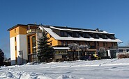 Winterliche Aussenansicht des Hotel &amp; Restaurant Willmersdorfer Hof, Foto: Elke Merschink, Lizenz: Elke Merschink