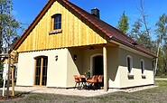 Beispiel Ferienhaus Rabenherz mit Terrasse, Foto: Ulrike Haselbauer, Lizenz: Tourismusverband Lausitzer Seenland e.V.