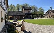 Nur wenige Schritte entfernt steht die Krabat-Mühle, Foto: Ulrike Haselbauer, Lizenz: Tourismusverband Lausitzer Seenland e.V.