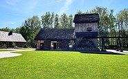 Nur wenige Schritte entfernt steht die Krabat-Mühle, Foto: Ulrike Haselbauer, Lizenz: Tourismusverband Lausitzer Seenland e.V.