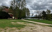 Zwischen Weihnachtsmann und Klosterruine zum Haussee, Foto: Jörg Bartz, Lizenz: TV Ruppiner Seenland e.V.