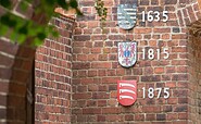 Burgeingang mit Wappen, Foto: Florian Läufer, Lizenz: Seenland Oder-Spree
