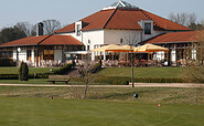 Clubhaus am Golfplatz in Motzen, Foto: Günetr Schönfeld, Lizenz: Tourismusverband Dahme-Seenland e.V.