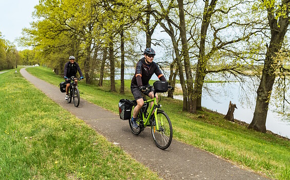Radfahrer im Nationalpark Unteres Odertal; TMB Fotoarchiv Szymon Nitka