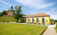 Orangerie im Barockgarten mit Blick auf die Kirche, Foto: Marian Kämpfe, Lizenz: Kämpfe Events