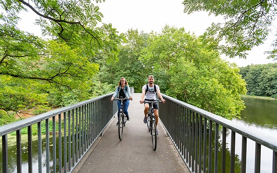Radfahren entlang der Spree, Foto: Florian Läufer, Lizenz: Seenland Oder-Spree