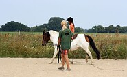 Reitunterricht an der Longe, Foto: Katrin Riegel, Lizenz: Seenland Oder-Spree