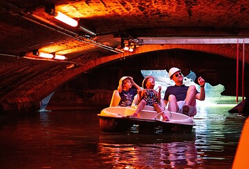 Pedal boat trips in the water supply canals