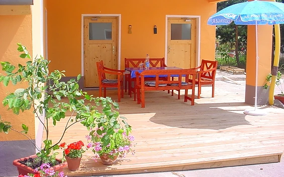 Terrasse einer Ferienwohnung, Foto: Landgut Berkenbrück