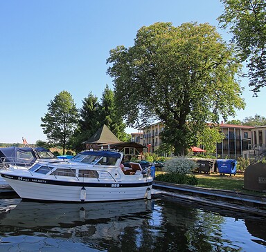 Yachthafen und Bootsverleih Rheinsberg - Reederei Halbeck