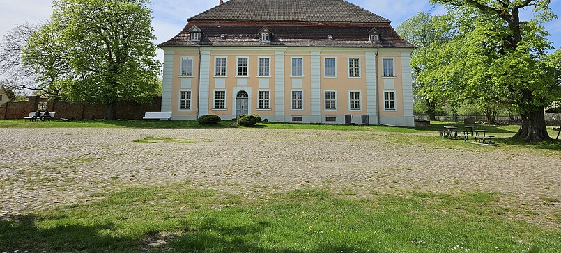 Avenues of the Manor House Complex in Zernikow