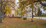 Vorplatz Kirche Märkisch Buchholz, Foto: Michael Zalewski, Lizenz: Landkreis Dahme-Spreewald