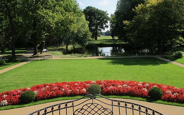 Blick vom Schloss in den Park. Foto: Parkaktiv