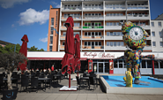 Café Bellini am Brunnenplatz in Frankfurt (Oder), Foto: Anastasiia Kalko, Lizenz: deutsch-polnische Tourist-Information Frankfurt (Oder) / Slubice