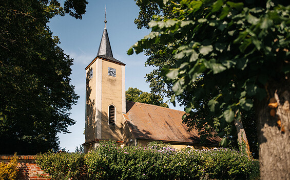 Dorfkirche Nennhausen, Foto: Steven Ritzer, Lizenz: Tourismusverband Havelland e. V.
