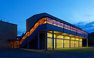 Turnhalle bei Nacht, Foto: Carsten Eisfeld, Lizenz: BeSt Bernauer Stadtmarketing GmbH