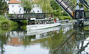 MS Fritze und Zugbrücke über dem Nottekanal in Königs Wusterhausen, Foto: Günter Schönfeld, Lizenz: Tourismusverband Dahme-Seenland e.V.