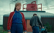 Szene aus &quot;Kleo&quot;, im Hintergrund die Großfunkstelle in Nauen, Foto: Jack Bradford, Lizenz: Netflix