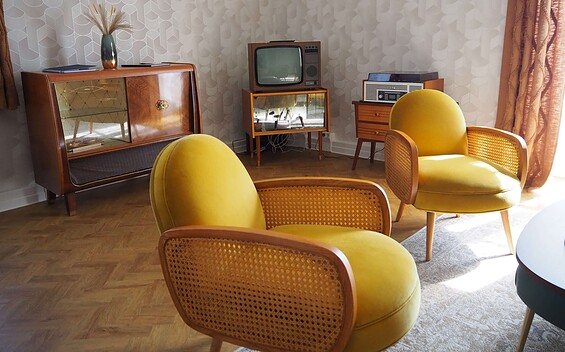 living room in the GRD holiday flat in Eisenhüttenstadt, Foto: Mandy Kortschlag, Lizenz: Stadt Eisenhüttenstadt