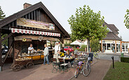 Bäckerei &amp; Konditorei Plentz mit Holzbackofen in Schwante, Foto: Vonderlind , Lizenz: Bäckerei &amp; Konditorei Plentz