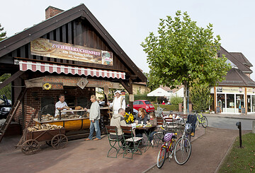 Bäckerei & Konditorei Plentz mit Holzbackofen in Schwante, Foto: Vonderlind , Lizenz: Bäckerei & Konditorei Plentz