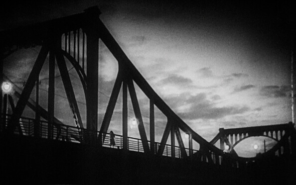 Blick auf die Glienicker Brücke im Film „Unter den Brücken“ von 1946, Foto: Friedrich-Wilhelm-Murnau-Stiftung