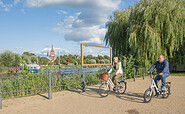Radfahrer vor der Altstadt von Werder Havel, Foto: Steffen Lehmann, Lizenz: TMB Tourismus-Marketing Brandenburg GmbH
