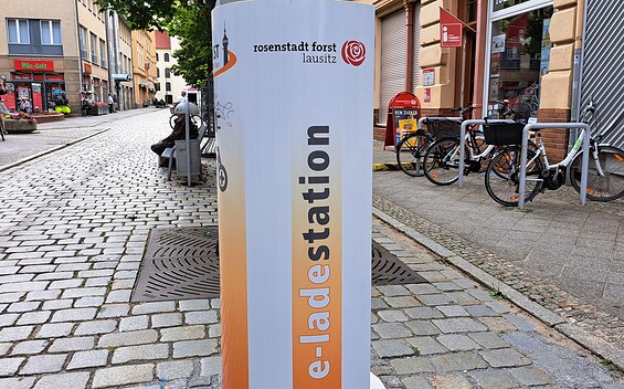 E-charging station Tourist Information Forst (Lausitz), Foto: Stadt Forst (Lausitz)/ EBKTM