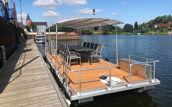 Katamaran Elsa, Foto: Kiebitzberg GmbH & Co.KG, Lizenz: Kiebitzberg GmbH & Co.KG