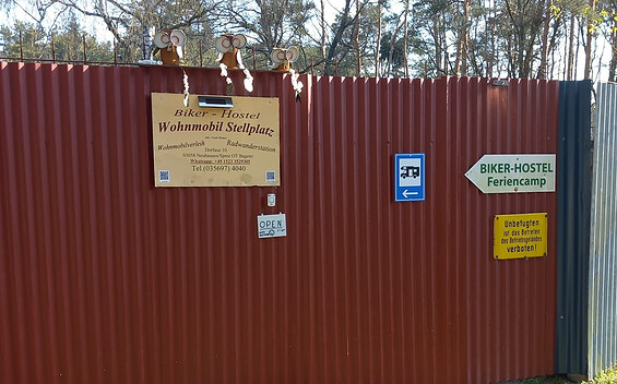 Entrance area Biker Hostel, Foto: Frank Riemer, Lizenz: Frank Riemer
