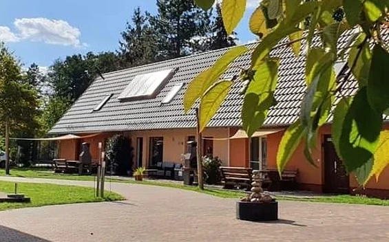 Ferienanlage am Nahkegraben, Foto: Yvonne Scherbatzki, Lizenz: Amt Burg (Spreewald)