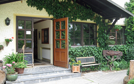 Eingang zum Café Jost, Foto: Andreas Jautze