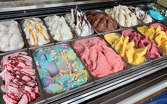 Eisbar Rokoko in Rathenow, Foto: Manuel Ruschitzka, Lizenz: Eisbar Rokoko