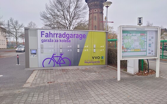 Bicycle garage at Hoyerswerda station, Foto: Dana Kersten, Lizenz: Tourismusverband Lausitzer Seenland e.V.