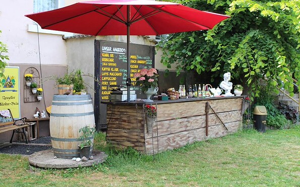Altes Amtshaus Steinhöfel - Tresen im Garten, Foto: Gabriela Behnke
