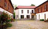 Hotel Landhaus &quot;Heinrichshof&quot; Innenhof, Foto: Landhaus Heinrichshof