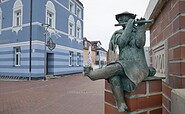 Sculpture ‘Time travel’ -  flautist, Foto: Janet Lemm, Lizenz: Kultur-, Sport- und Tourismusbetrieb Eigenbetrieb der Stadt Wittenberge