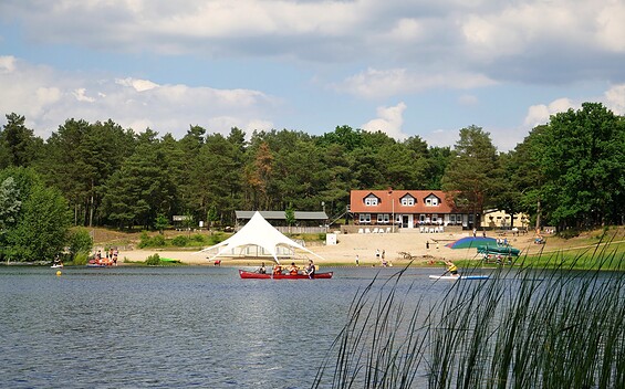 Blick auf den Friedensteich, Foto: Janet Lemm, Lizenz: Kultur-, Sport- und Tourismusbetrieb Eigenbetrieb der Stadt Wittenberge