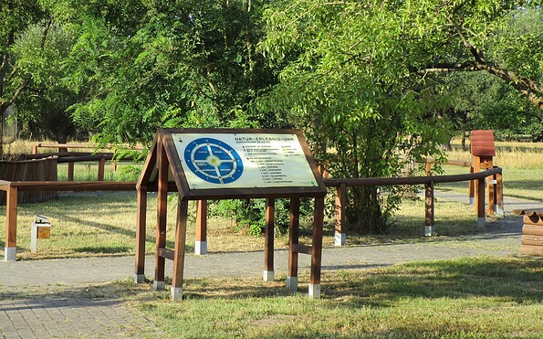 Natur-Erlebnis-Uhr auf dem Schlossberghof, Foto: I. Rüffreck (BR Spreewald), Lizenz: LfU Brandenburg