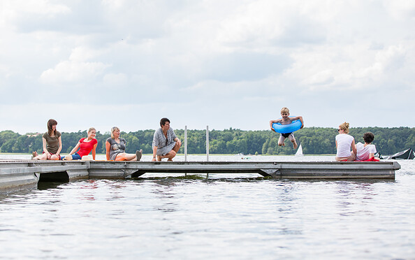 Steg an der Badestelle in Radlow am Scharmützelsee, Foto: Florian Läufer, Lizenz: Seenland Oder-Spree