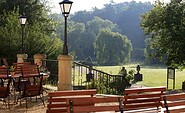 Terrasse mit Blick in den Lennépark, Foto: Schloss und Gut Liebenberg, Lizenz: Schloss und Gut Liebenberg