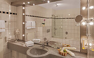 Badezimmer im Doppelzimmer, Foto: Precise Hotel &amp; Resorts